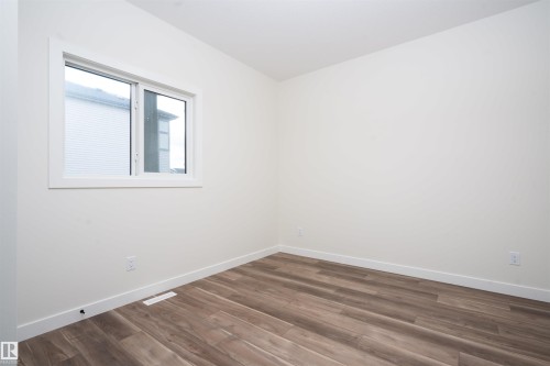 2623 5 Avenue Sw, Edmonton, AB - Indoor Photo Showing Other Room
