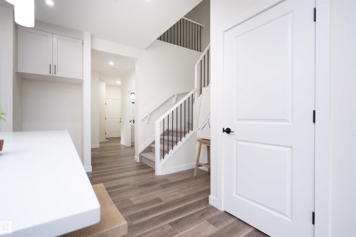 2623 5 Avenue Sw, Edmonton, AB - Indoor Photo Showing Other Room