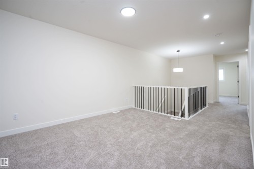2623 5 Avenue Sw, Edmonton, AB - Indoor Photo Showing Other Room