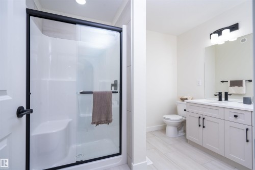 2623 5 Avenue Sw, Edmonton, AB - Indoor Photo Showing Bathroom