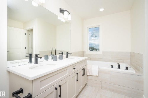2623 5 Avenue Sw, Edmonton, AB - Indoor Photo Showing Bathroom