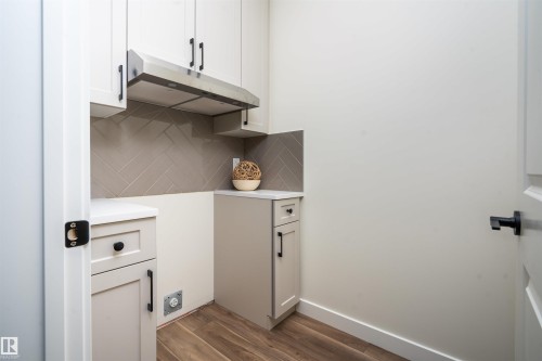 2623 5 Avenue Sw, Edmonton, AB - Indoor