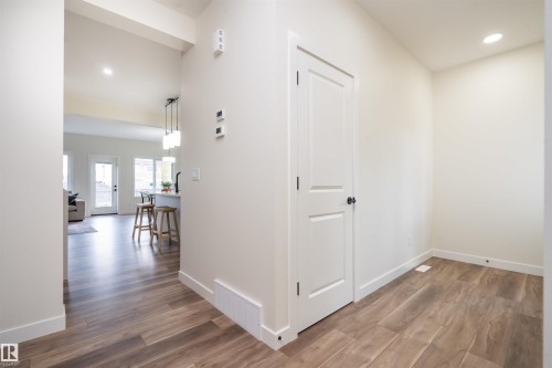 2623 5 Avenue Sw, Edmonton, AB - Indoor Photo Showing Other Room