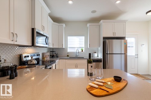 144 Pierwyck Loop, Spruce Grove, AB - Indoor Photo Showing Kitchen With Upgraded Kitchen