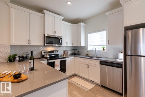 144 Pierwyck Loop, Spruce Grove, AB - Indoor Photo Showing Kitchen With Double Sink