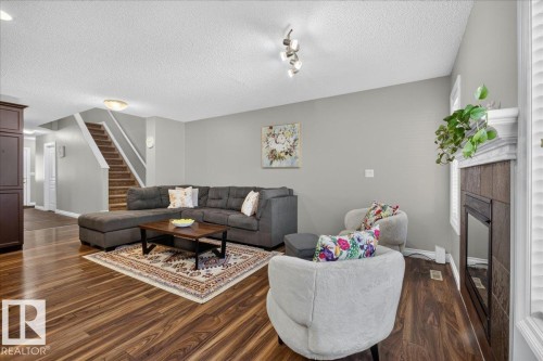 5110 168A Avenue Nw, Edmonton, AB - Indoor Photo Showing Living Room