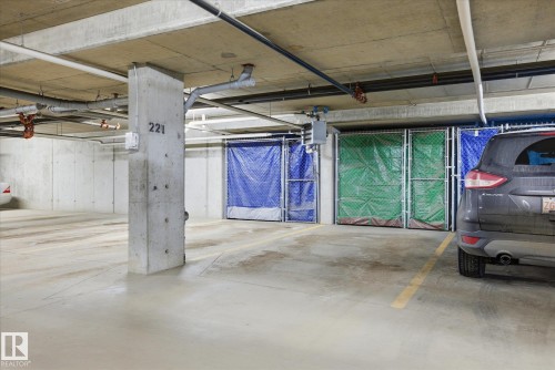 #424 5515 7 Av Sw, Edmonton, AB - Indoor Photo Showing Garage