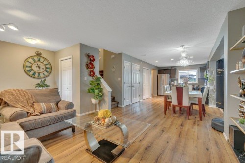 723 Secord Boulevard Nw, Edmonton, AB - Indoor Photo Showing Living Room