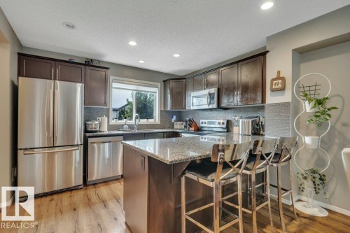 723 Secord Boulevard Nw, Edmonton, AB - Indoor Photo Showing Kitchen With Upgraded Kitchen