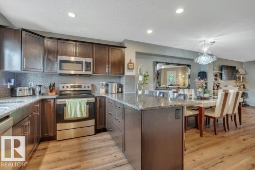 723 Secord Boulevard Nw, Edmonton, AB - Indoor Photo Showing Kitchen With Upgraded Kitchen
