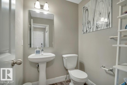 723 Secord Boulevard Nw, Edmonton, AB - Indoor Photo Showing Bathroom
