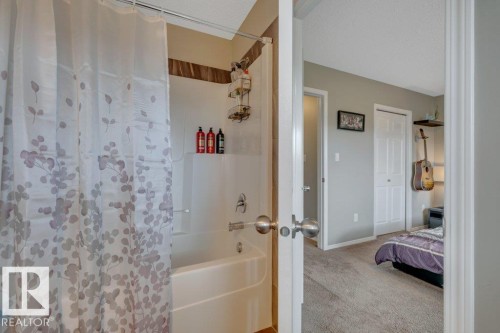 723 Secord Boulevard Nw, Edmonton, AB - Indoor Photo Showing Bathroom