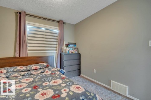 723 Secord Boulevard Nw, Edmonton, AB - Indoor Photo Showing Bedroom