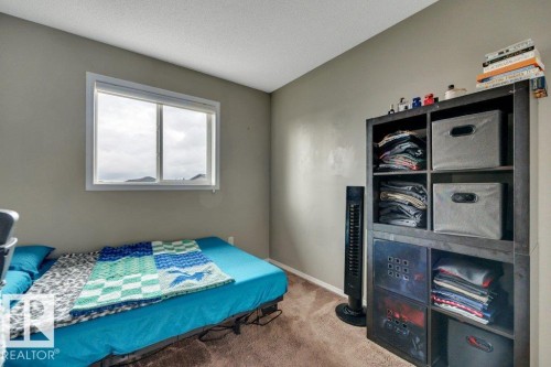723 Secord Boulevard Nw, Edmonton, AB - Indoor Photo Showing Bedroom