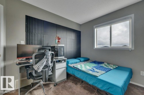 723 Secord Boulevard Nw, Edmonton, AB - Indoor Photo Showing Bedroom
