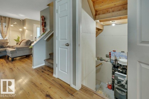 723 Secord Boulevard Nw, Edmonton, AB - Indoor