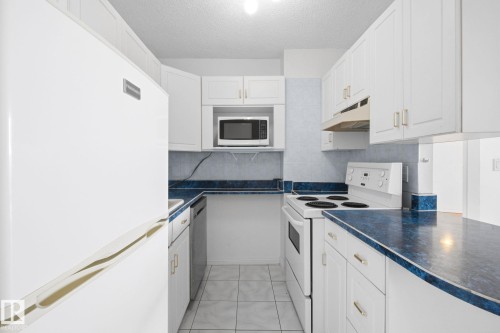 #1413 13910 Stony Plain Rd Nw, Edmonton, AB - Indoor Photo Showing Kitchen