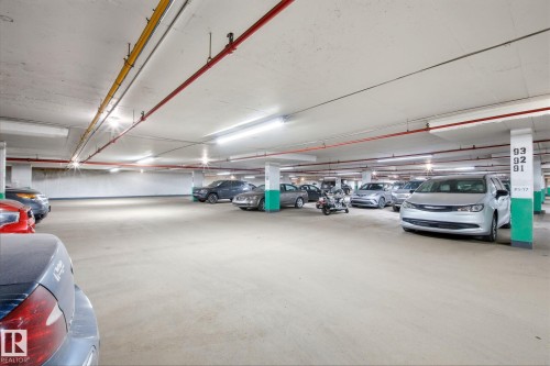 #1413 13910 Stony Plain Rd Nw, Edmonton, AB - Indoor Photo Showing Garage