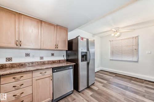 #18B 18305 89 Av Nw, Edmonton, AB - Indoor Photo Showing Kitchen
