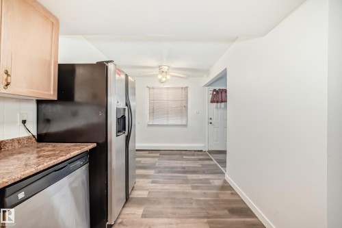 #18B 18305 89 Av Nw, Edmonton, AB - Indoor Photo Showing Kitchen