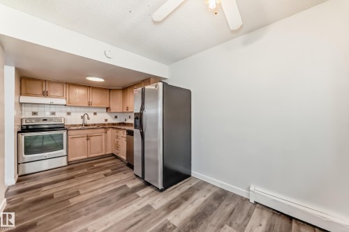 #18B 18305 89 Av Nw, Edmonton, AB - Indoor Photo Showing Kitchen