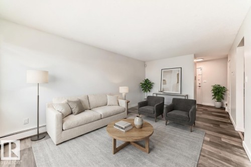 #18B 18305 89 Av Nw, Edmonton, AB - Indoor Photo Showing Living Room