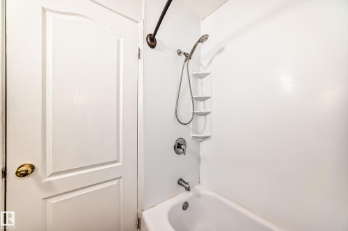 #18B 18305 89 Av Nw, Edmonton, AB - Indoor Photo Showing Bathroom