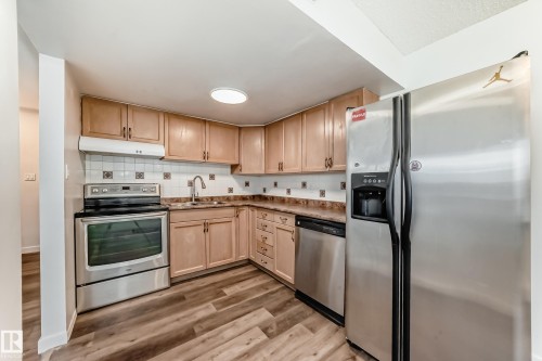 #18B 18305 89 Av Nw, Edmonton, AB - Indoor Photo Showing Kitchen