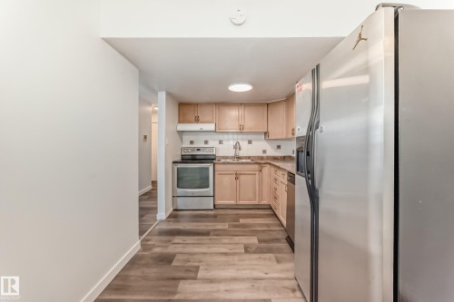 #18B 18305 89 Av Nw, Edmonton, AB - Indoor Photo Showing Kitchen