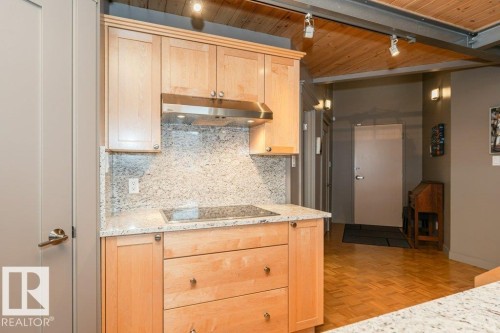 #203 10009 102 Av Nw, Edmonton, AB - Indoor Photo Showing Kitchen