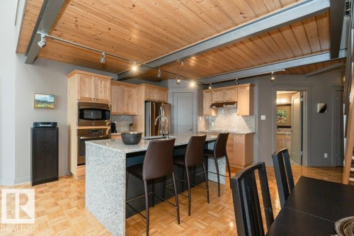 #203 10009 102 Av Nw, Edmonton, AB - Indoor