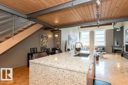 #203 10009 102 Av Nw, Edmonton, AB - Indoor Photo Showing Kitchen