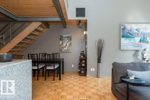 #203 10009 102 Av Nw, Edmonton, AB - Indoor