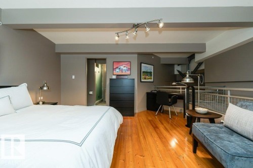 #203 10009 102 Av Nw, Edmonton, AB - Indoor Photo Showing Bedroom