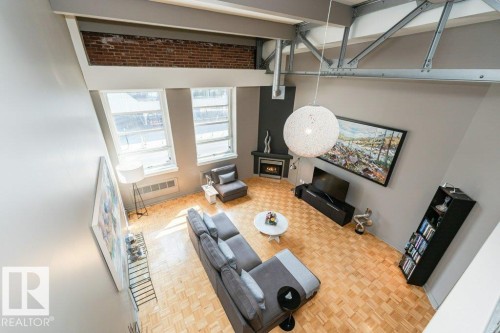 #203 10009 102 Av Nw, Edmonton, AB - Indoor