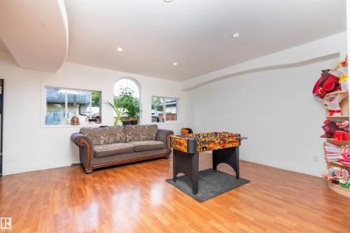 11918 42 Street Nw, Edmonton, AB - Indoor