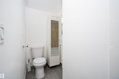11918 42 Street Nw, Edmonton, AB - Indoor Photo Showing Bathroom
