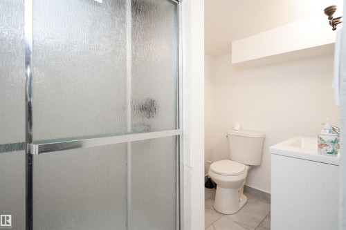 11918 42 Street Nw, Edmonton, AB - Indoor Photo Showing Bathroom