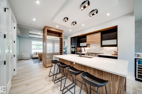 9625 101 Street Nw, Edmonton, AB - Indoor Photo Showing Kitchen