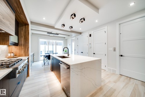 9625 101 Street Nw, Edmonton, AB - Indoor Photo Showing Kitchen With Upgraded Kitchen