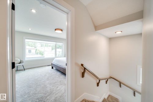 9625 101 Street Nw, Edmonton, AB - Indoor Photo Showing Other Room