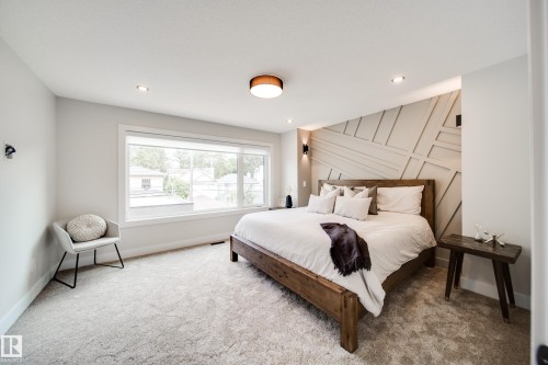 9625 101 Street Nw, Edmonton, AB - Indoor Photo Showing Bedroom