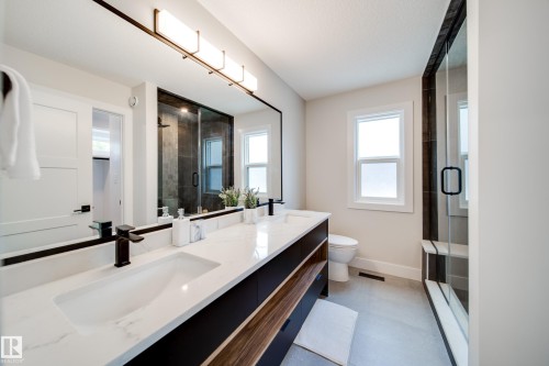 9625 101 Street Nw, Edmonton, AB - Indoor Photo Showing Bathroom