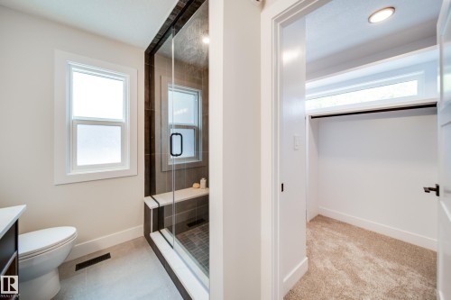 9625 101 Street Nw, Edmonton, AB - Indoor Photo Showing Bathroom