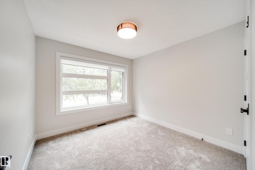 9625 101 Street Nw, Edmonton, AB - Indoor Photo Showing Other Room