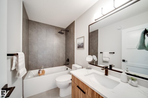 9625 101 Street Nw, Edmonton, AB - Indoor Photo Showing Bathroom