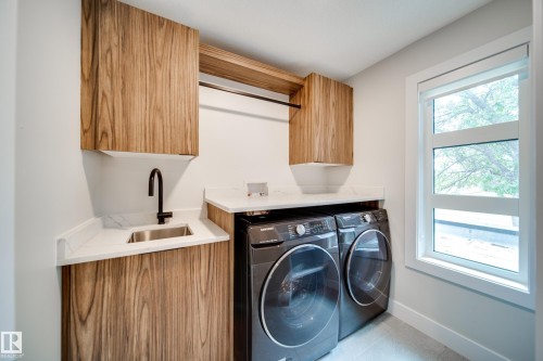 9625 101 Street Nw, Edmonton, AB - Indoor Photo Showing Laundry Room