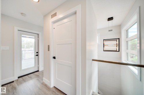 9625 101 Street Nw, Edmonton, AB - Indoor Photo Showing Other Room