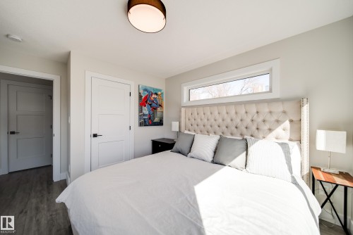 9625 101 Street Nw, Edmonton, AB - Indoor Photo Showing Bedroom
