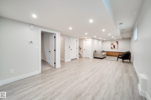 9625 101 Street Nw, Edmonton, AB - Indoor